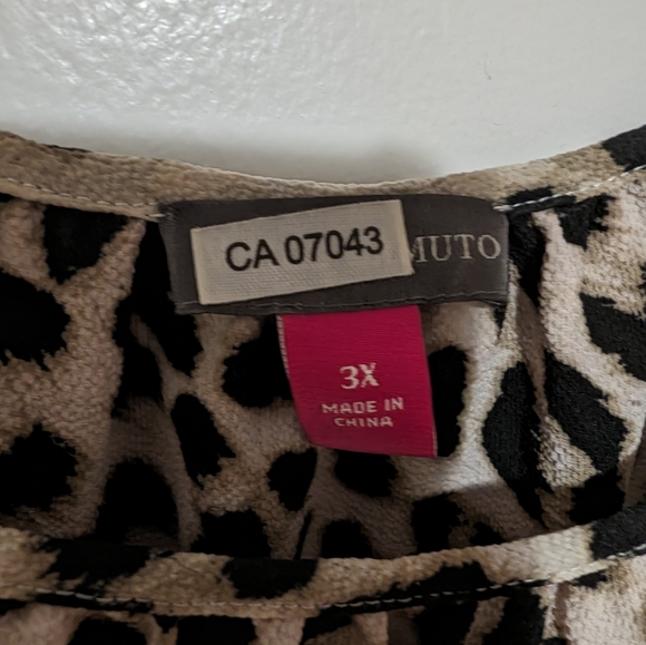 PLUS SIZE 3X off shoulder blouse - Picture 3 of 4